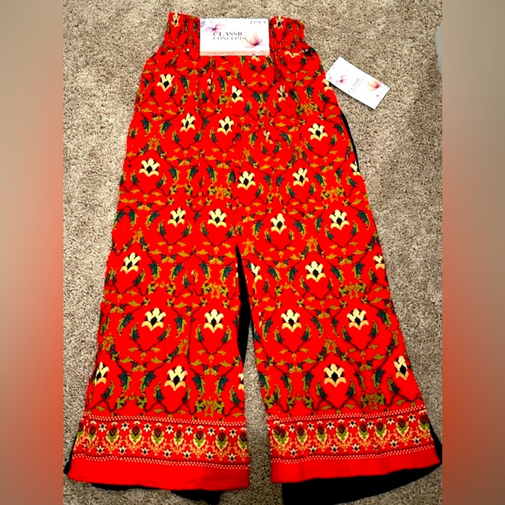 Classic Concepts Wiman’s Floral Black wide leg pants duo